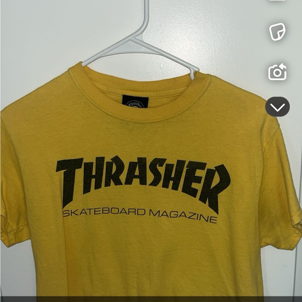 Cropped yellow tee
